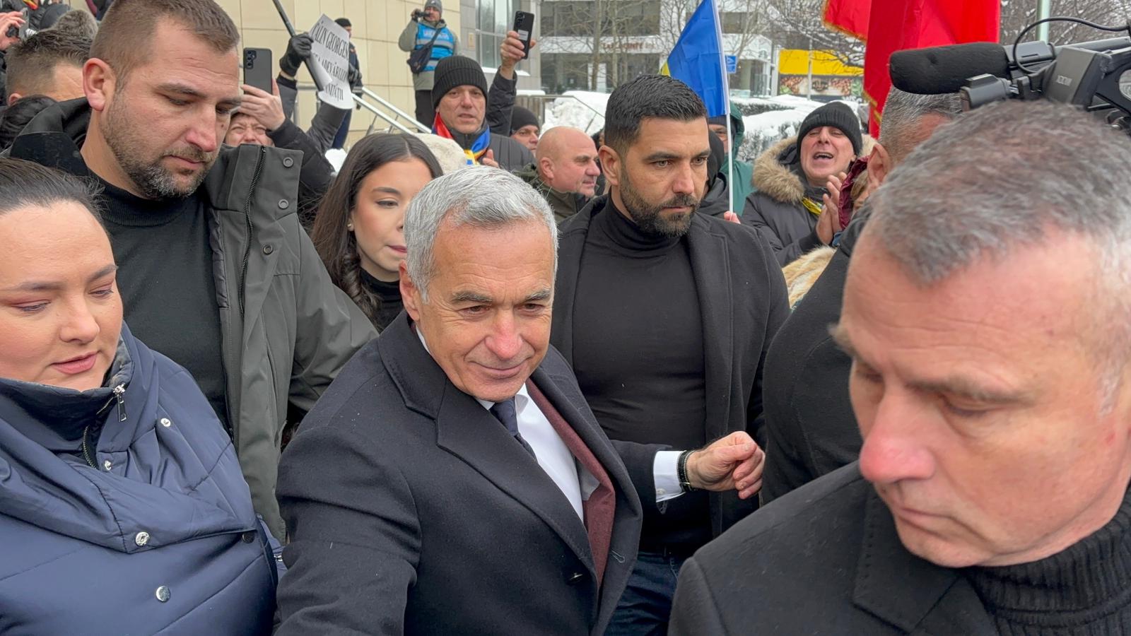 Tribunalul București a decis să înceapă judecata pe fond în cazul Călin Georgescu, acuzat de propagandă legionară, în cadrul unui proces care anunță săptămâni de dezbateri și decizii juridice intense