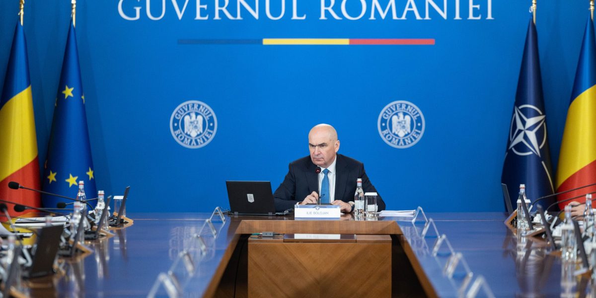 Atacuri constante pe Bolojan din partea angajaților guvernamentali: „Cultivă ura de clasă”