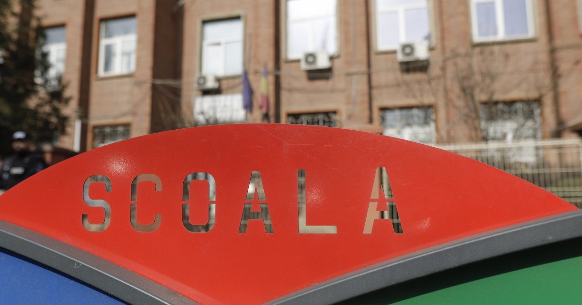 Condiții Meteorologice Severe: Cursuri Suspendate în Județul Brăila Inspectoratul pentru Situaţii de Urgenţă Brăila a decis suspendarea cursurilor cu prezenţă fizică miercuri pentru șapte unități de învățământ din județ, în contextul avertizării de cod portocaliu privind vremea rea