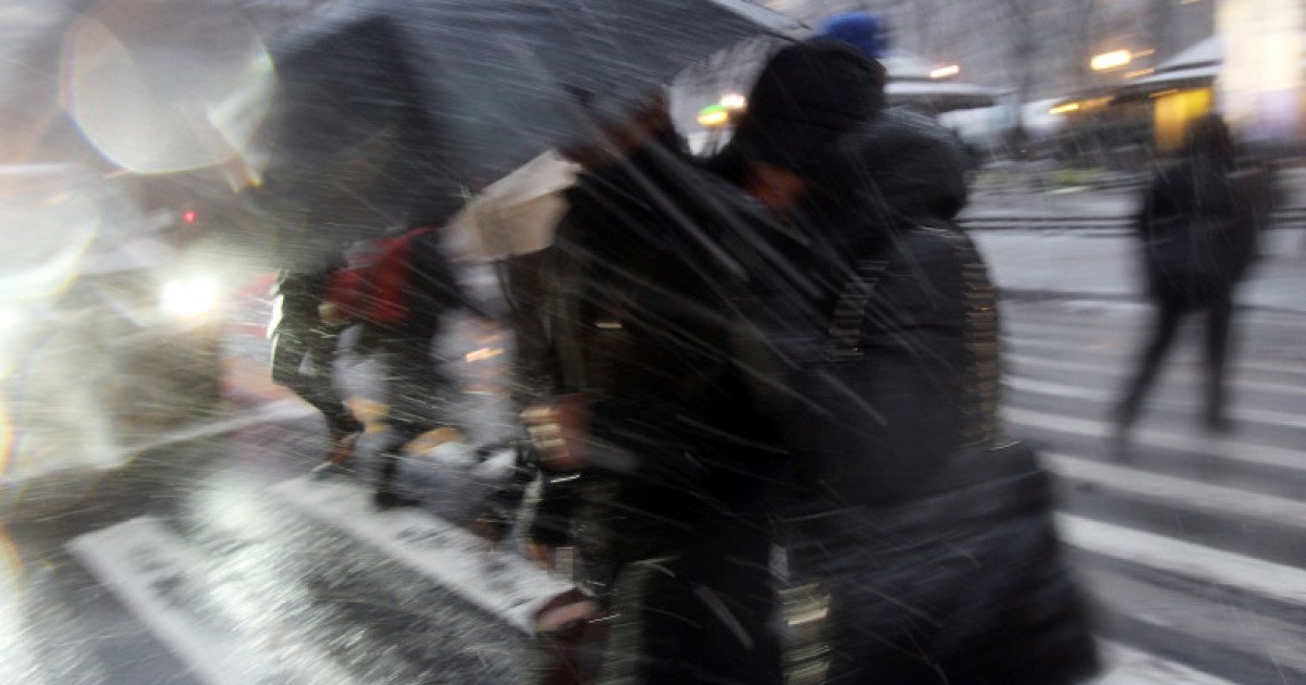 Ninsori viscolite și vânt puternic în sudul și estul țării Meteorologii anunță o schimbare radicală a vremii în România, cu ninsori viscolite și vânt puternic, în special în sudul și estul țării