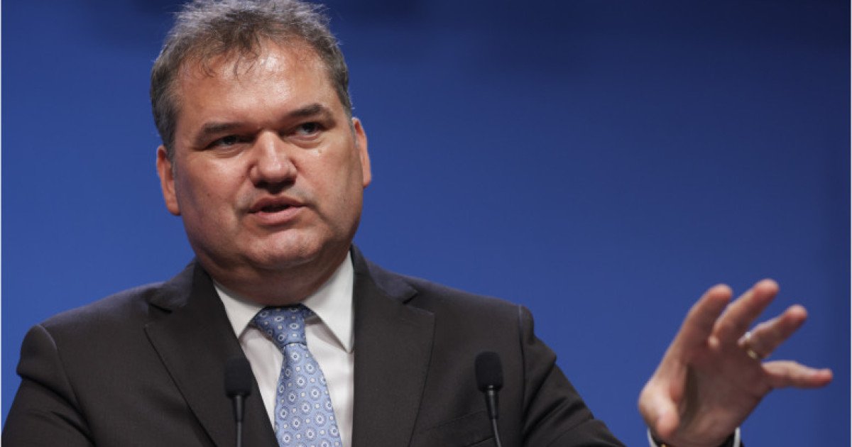 Guvernul României a adoptat marți un pachet reformator ambițios, prin care se intenționează desființarea a 6.409 posturi din administrația locală și centrală