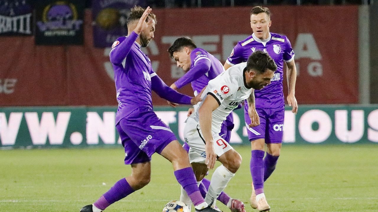 FC Argeș - Hermannstadt: Un duel crucial în Superligă Astăzi, de la ora 17:00, stadionul din Pitești va găzdui un meci esențial pentru echipele FC Argeș și Hermannstadt, în cadrul Superligii românești