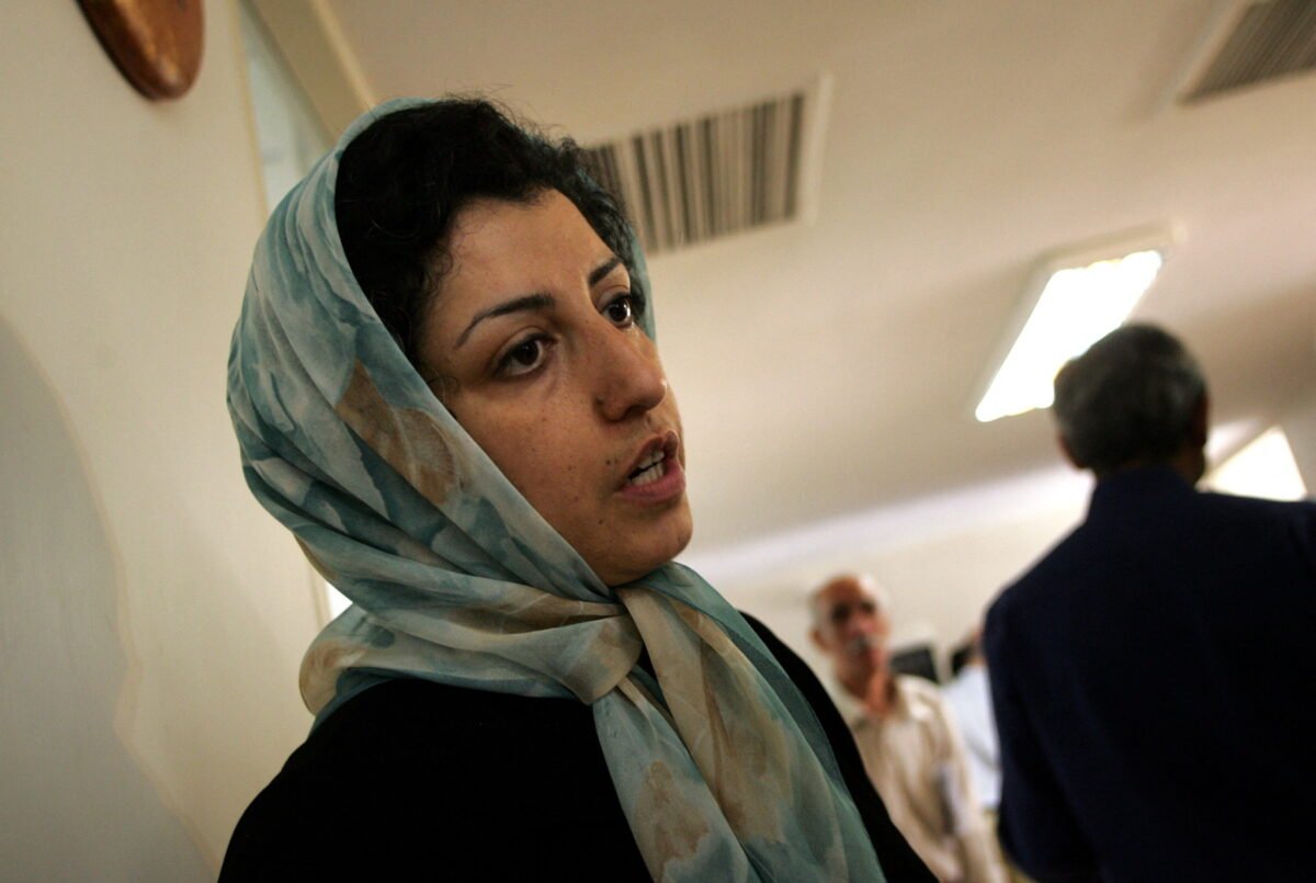 Iran condamnă activista pentru drepturile omului Narges Mohammadi la șase ani de închisoare în urma unei decizii care a iscat reacții internaționale, în special din partea organizațiilor pentru apărarea drepturilor omului și a comunității internaționale