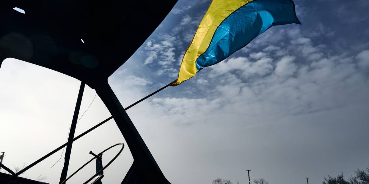 armata-ucraina-razboi-rusia-populatie-civila-civili-tancuri-bombardamente2-steag-flag.jpg - Presa360