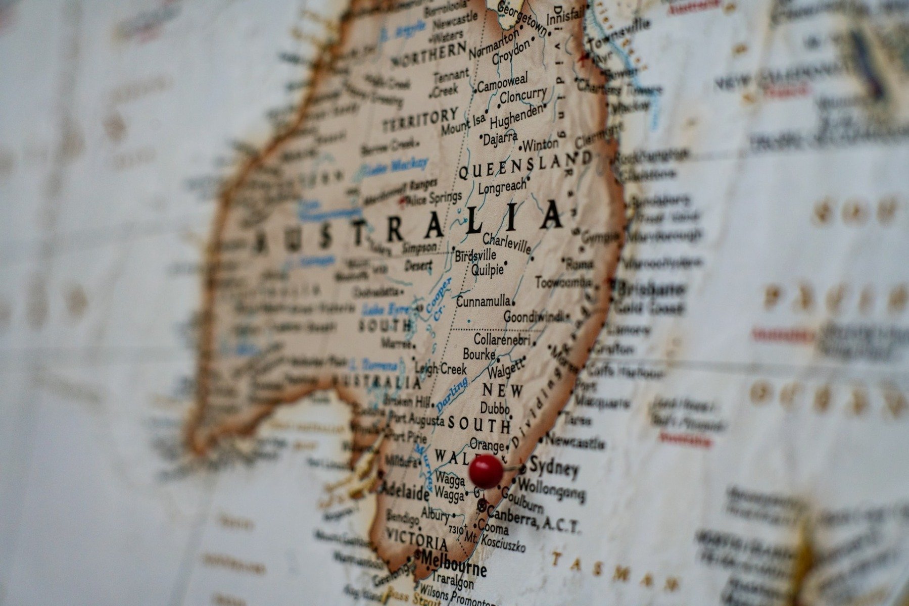 Interdicția social media pentru sub 16 ani în Australia: platformele riscă amenzi, părinții și copiii scapă neamendați