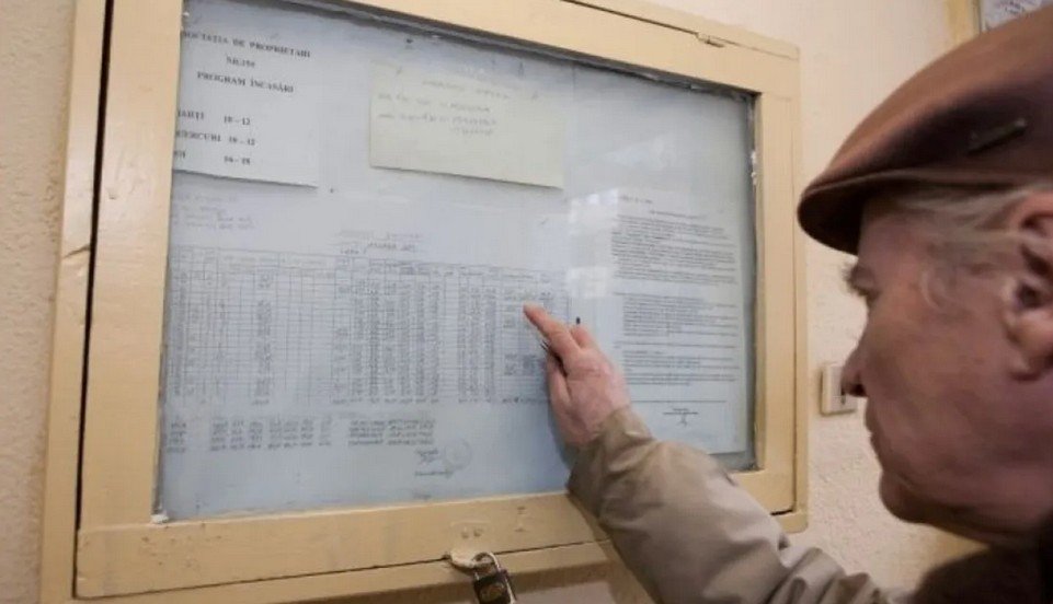 Autoritatea locală va putea publica lista debitorilor persoane fizice pentru a crește transparența și presiunea socială Ministrul Dezvoltării, Cseke Attila, a anunțat recent o măsură nouă menită să facă mai transparentă situația debitorilor persoane fizice: posibilitatea de a publica la nivel local listele acestora