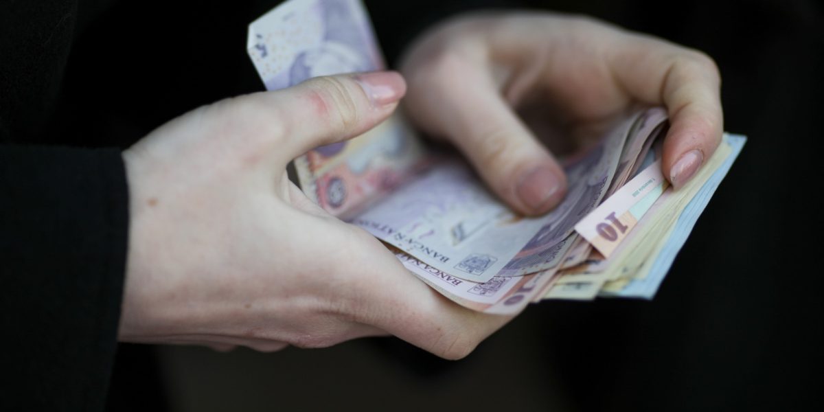 bani-lei-bancnote-cash-numerar-Sursa-foto-Inquam-Photos-Octav-Ganea-2.jpg - Presa360