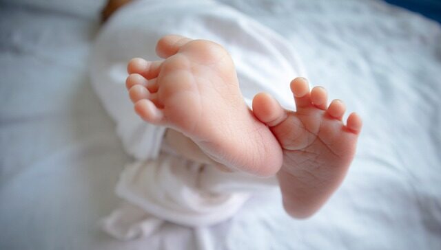 bebelus-nou-nascut-copil-maternitate-e1667892699931.jpg - Presa360