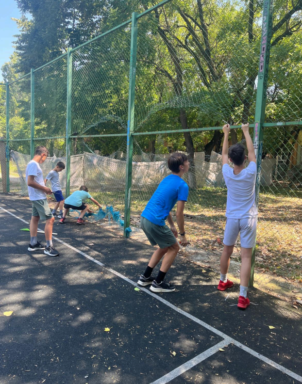 Teren de fotbal în Sectorul 1: inaugurare festiva, fără acte!