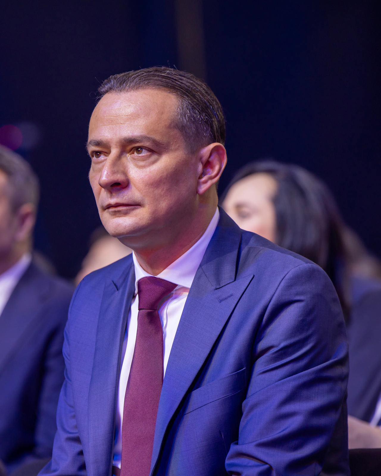 Bătălie politică în București: Daniel Băluță îl susține vehement pe Ciprian Ciucu, în timp ce dialogul cu PSD devine tot mai tensionat Tensiunile din politica bucureșteană ating cote maxime, după recentele ieșiri publice ale liderilor politici