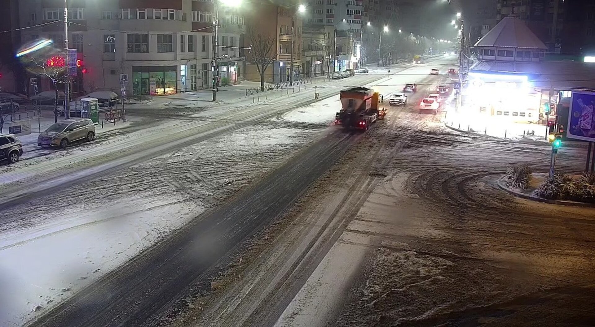 Bucureștiul se pregătește intens pentru ninsorile masive care urmează să cadă începând din această seară, când codul portocaliu de ninsoare intră în vigoare de la ora 20:00