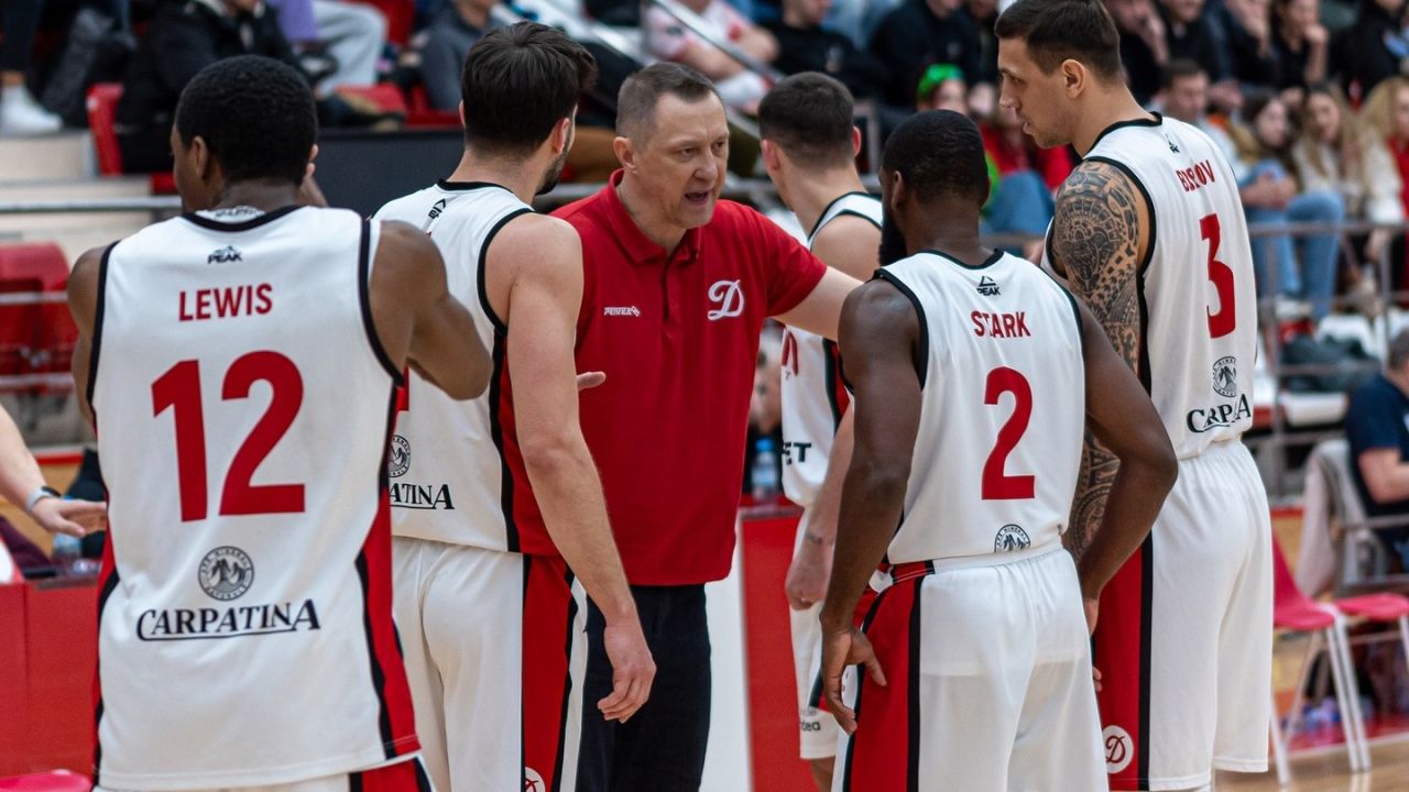 Dinamo e cu gândul la trofeu în Final Eight-ul Cupei, desfășurat la Oradea Final Eight-ul Cupei României la baschet se desfășoară în aceste zile la Oradea, iar atmosfera este electrizantă