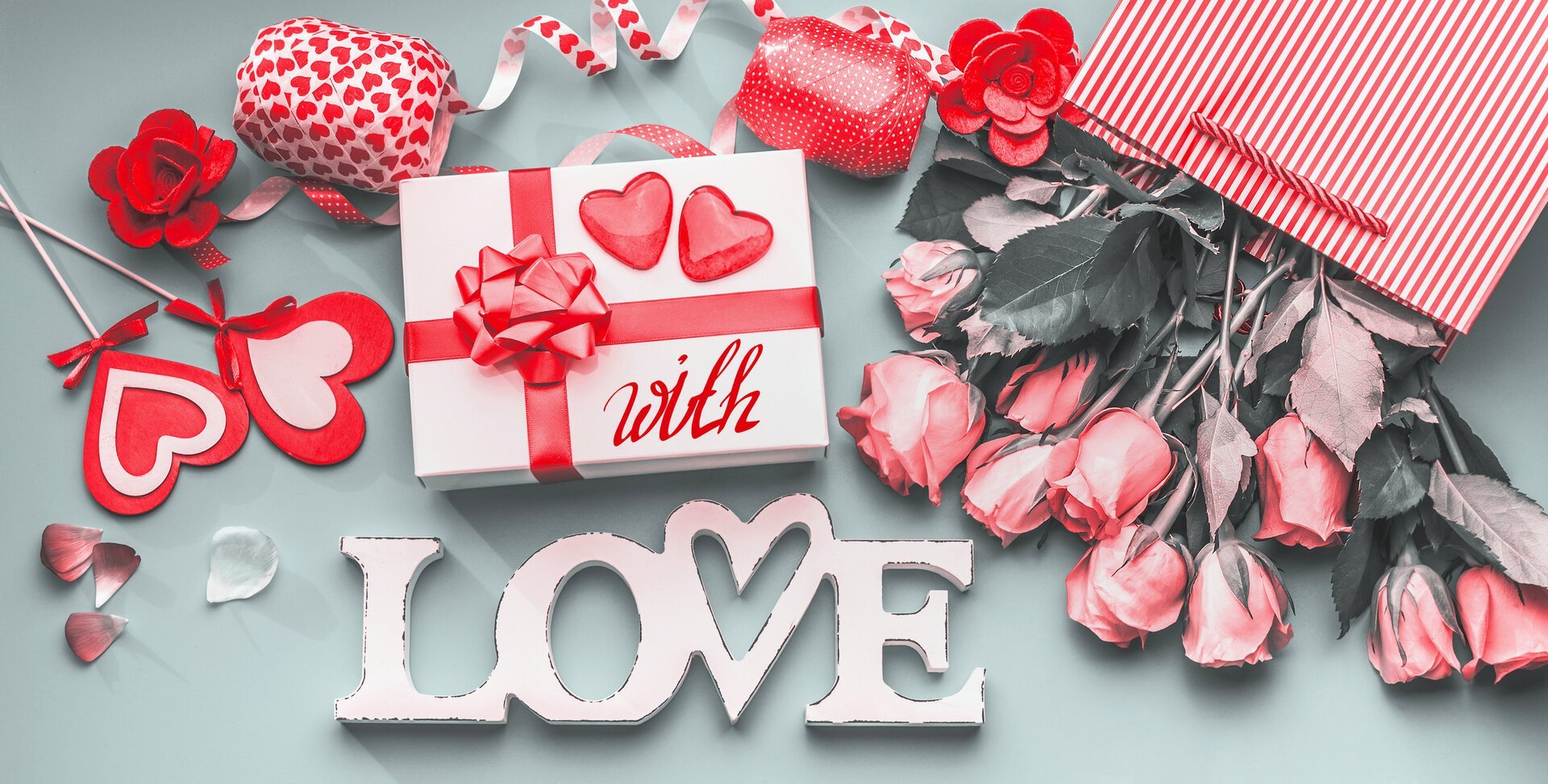Mesaje cu dragoste de Valentine’s Day: Cum sărbătorim iubirea în România Valentine’s Day, sărbătoarea dedicată îndrăgostiților din întreaga lume, se apropie cu pași repezi, iar românii de toate vârstele se pregătesc să celebreze iubirea