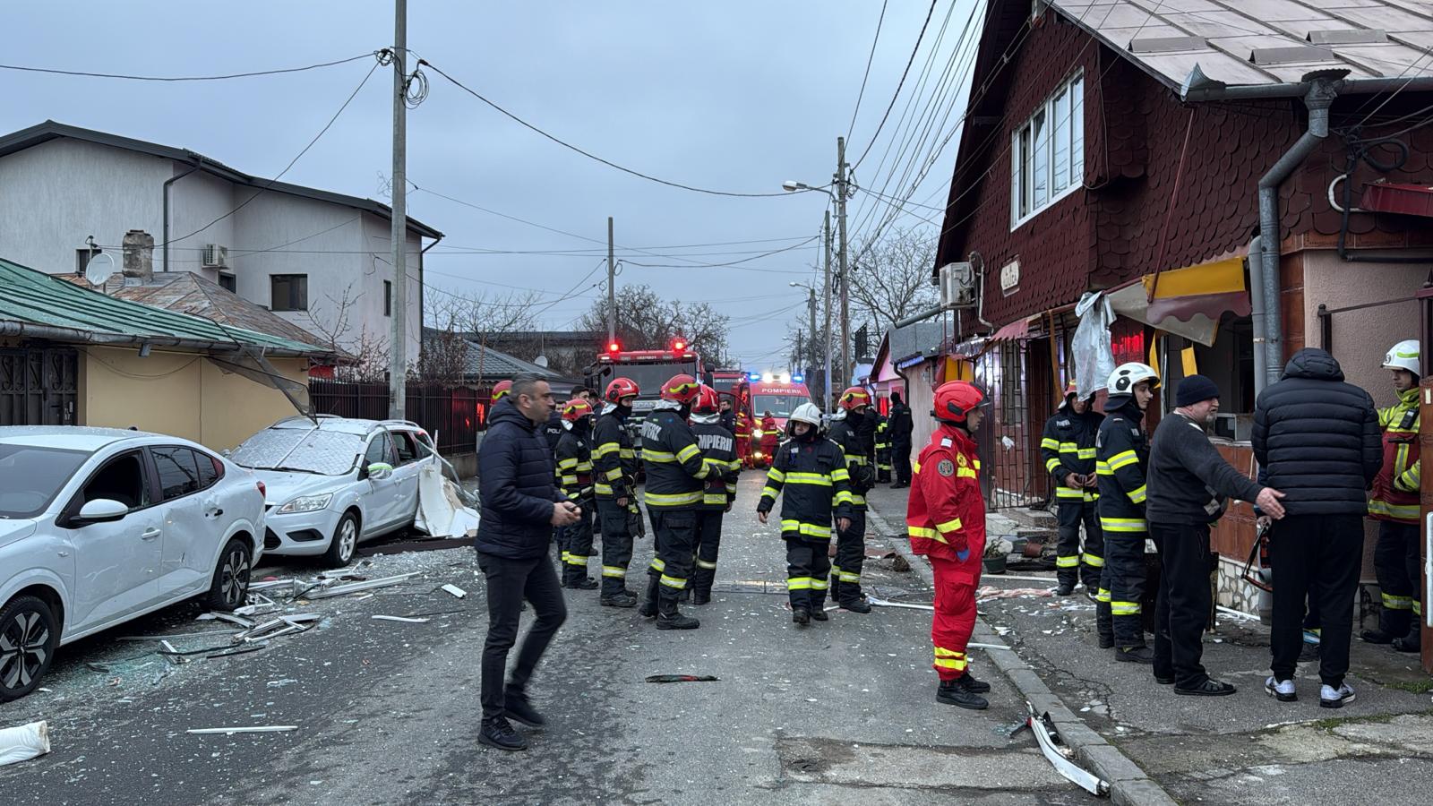Explozie la o locuință din Sector 2, București: două victime conștiente, echipaje de intervenție la fața locului Un interval tensionat s-a derulat în această dimineață pe strada Serg