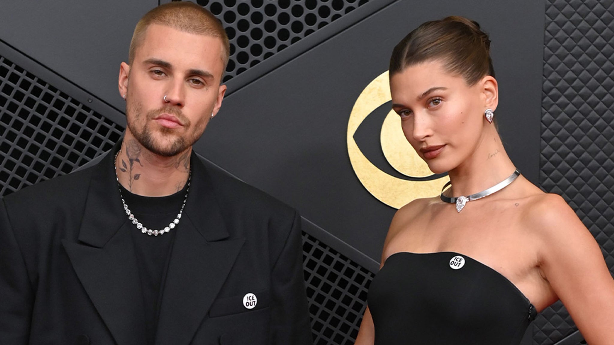 Justin și Hailey Bieber, atracția serii la Grammy, cu broșele „ICE Out”