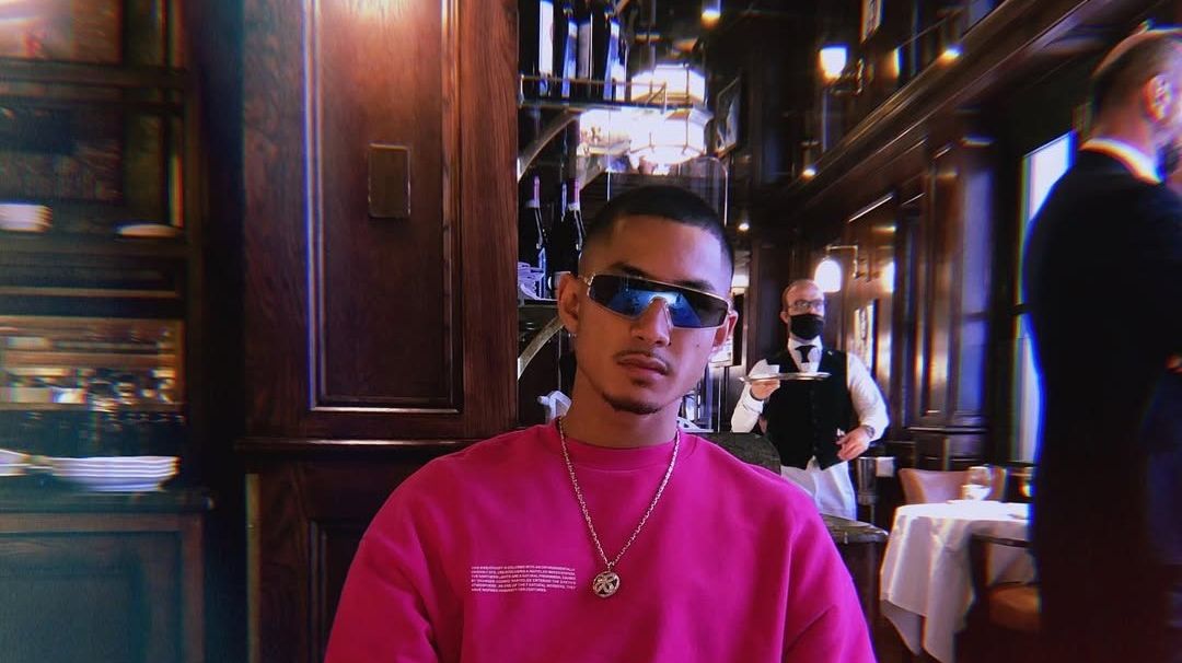 Cristiano Ronaldo și Leo Messi: Giganți ai fotbalului, dar departe de cel mai bogat jucător din lume Cristiano Ronaldo și Leo Messi, doi dintre cei mai celebri și talentați fotbaliști din istorie, au strâns averi considerabile datorită carierelor lor strălucitoare