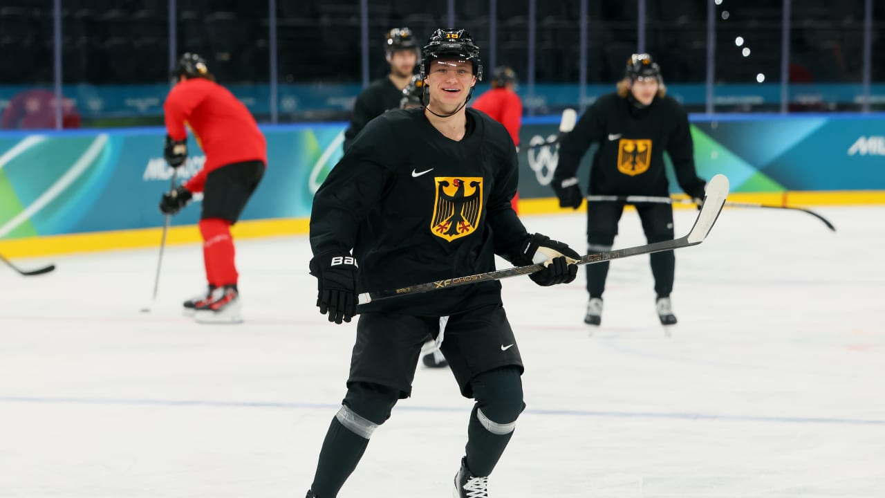 Germania și Danemarca se duelează în debutul olimpic la hochei pe gheață Într-o seară electrizantă, echipele de hochei ale Germaniei și Danemarcei se pregătesc să deschidă competiția olimpică de la Milano Cortina 2026, întâlnindu-se joi, de la ora 21:10 (ora României)