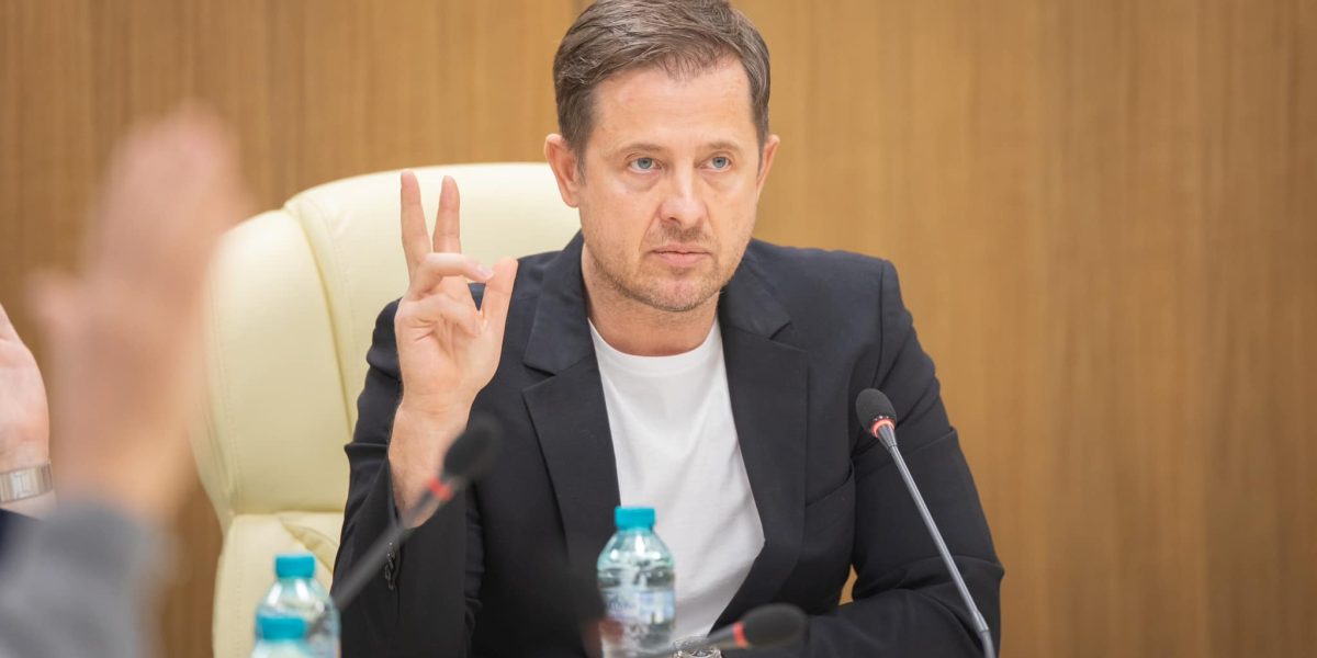 hubert-thuma-trei.jpg - Presa360