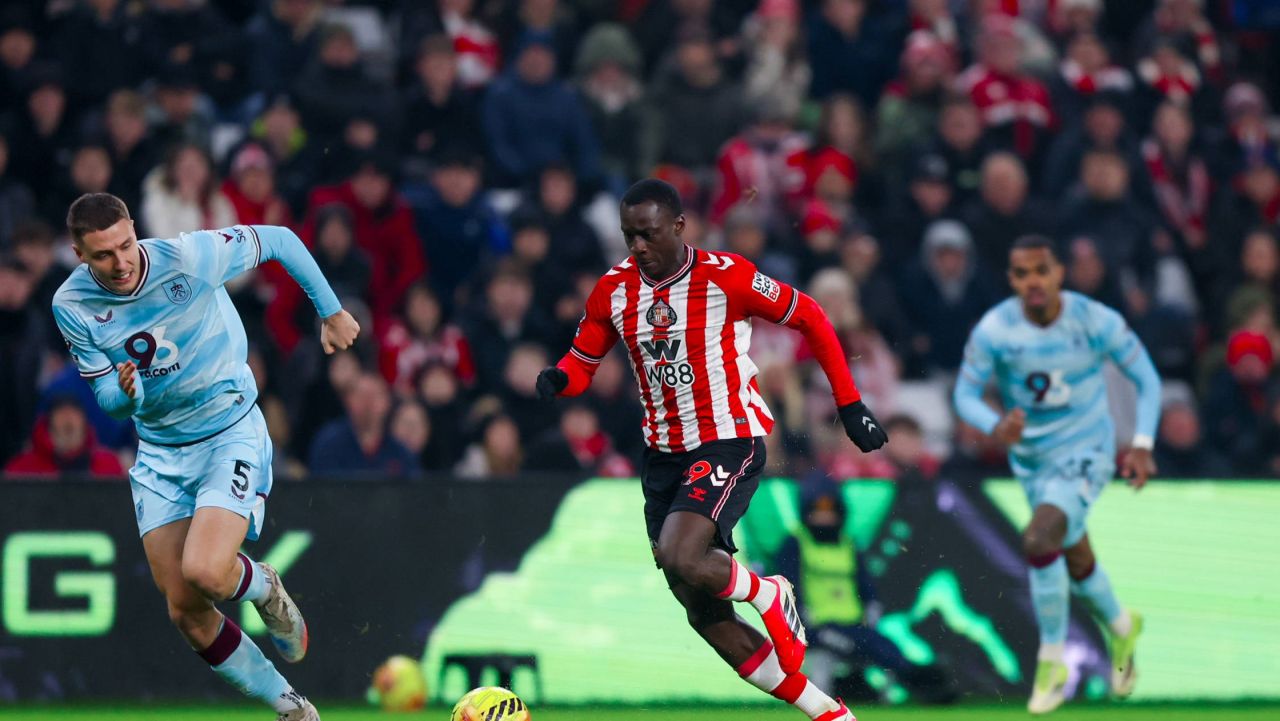 Sunderland învinge Burnley cu 2-0; „Panterele Negre” au marcat primele.
