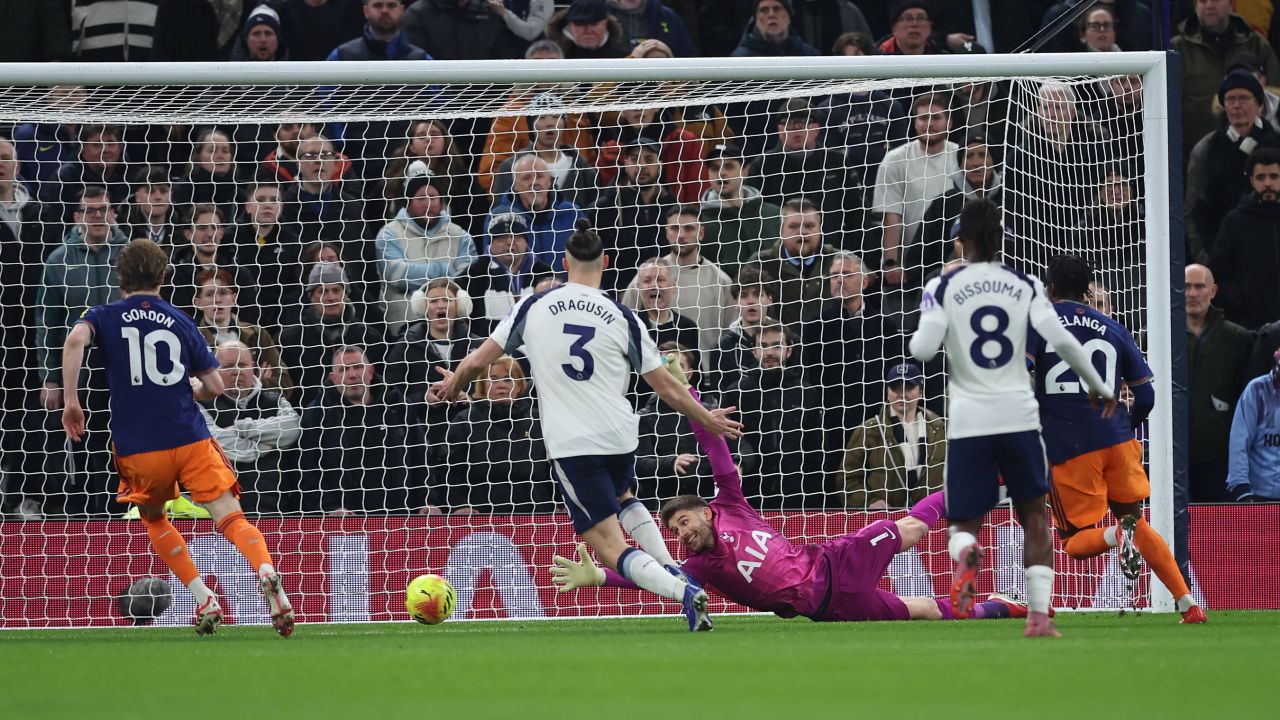 Newcastle învinge Tottenham cu 2-1; Drăgușin, aproape de reușită!