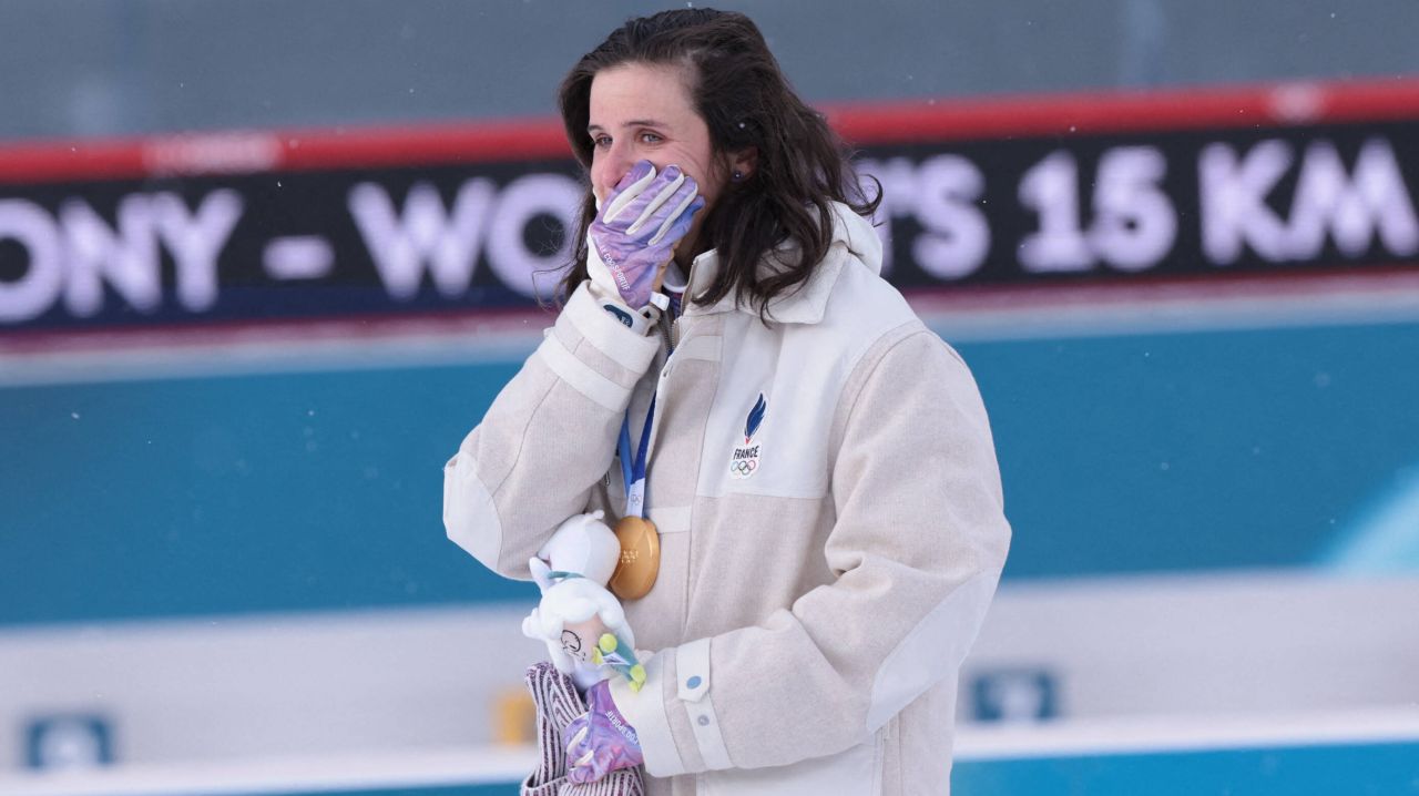 Sportiva acuzată de furt de bani câștigă aurul olimpic și izbucnește: „Lăsați-mă!”