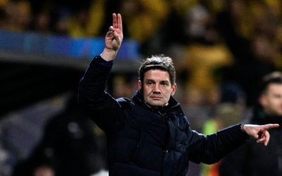 Lupta pentru optimile UCL: Echipa antrenată de român înfruntă provocări majore Într-o atmosferă de intensitate și așteptare, echipa antrenată de român își propune să obțină calificarea în optimile Ligii Campionilor Europeni