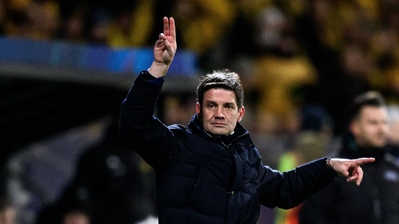 Lupta pentru optimile UCL: Echipa antrenată de român înfruntă provocări majore Într-o atmosferă de intensitate și așteptare, echipa antrenată de român își propune să obțină calificarea în optimile Ligii Campionilor Europeni