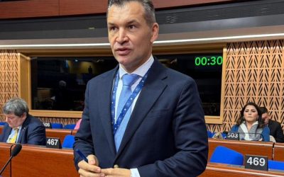 Ilie Bolojan, președintele Partidului Național Liberal, nu a reușit la începutul lunii februarie să-și impună voința în privința schimbării conducerilor filialelor din patru sectoare ale Bucureștiului, dar intențiile sale au zguduit din temelii structurile interne ale partidului, generând reacții și tensiuni persistente
