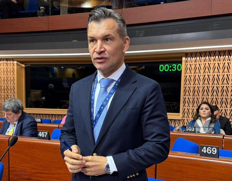 Ilie Bolojan, președintele Partidului Național Liberal, nu a reușit la începutul lunii februarie să-și impună voința în privința schimbării conducerilor filialelor din patru sectoare ale Bucureștiului, dar intențiile sale au zguduit din temelii structurile interne ale partidului, generând reacții și tensiuni persistente