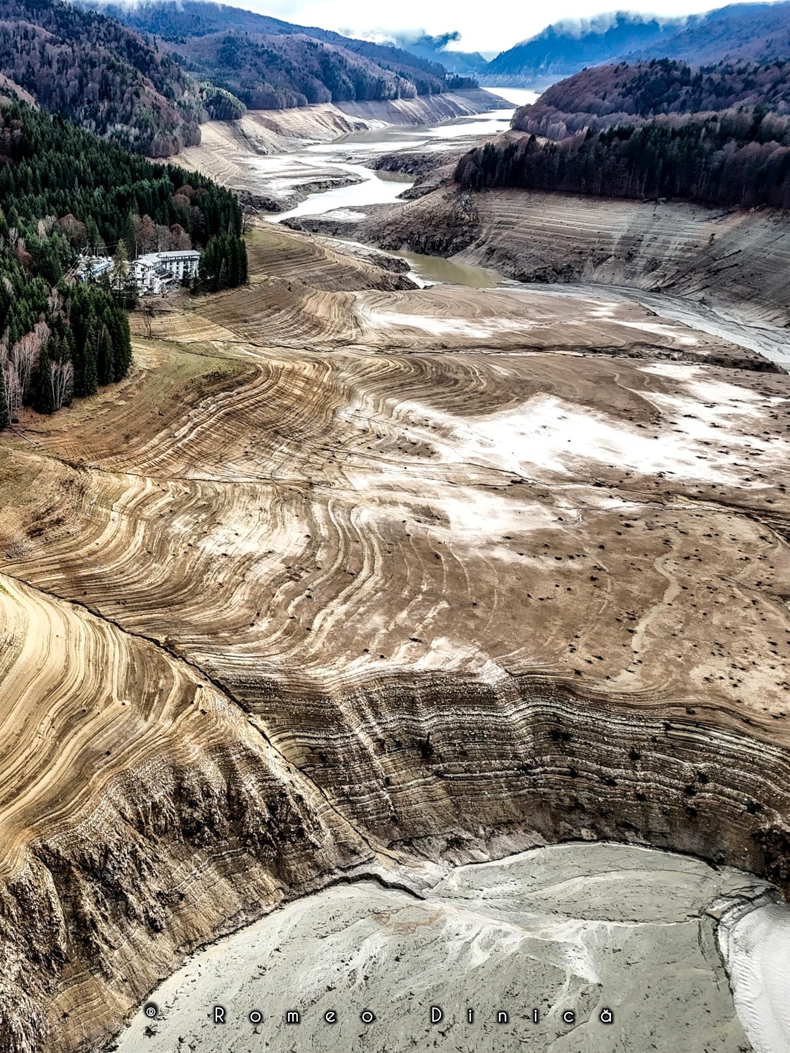 Ministrul Mediului: Apa din Curtea de Argeș gestionată de compania locală, fără investiții; bacteria Clostridium perfringers detectată