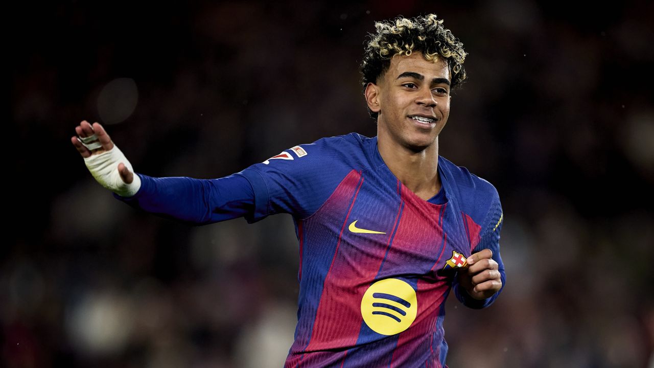 Lamine Yamal visează la glorie pe Camp Nou Tânărul fotbalist al FC Barcelona, Lamine Yamal, a captat atenția la gala Mundo Deportivo, unde a făcut un anunț care îi va încânta pe fanii echipei blaugrana