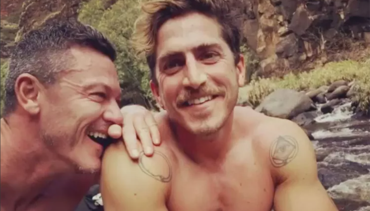 Rafael Olarra și Luke Evans: O poveste de dragoste discretă, încheiată cu tact Recenta speculație care l-a legat pe Rafael Olarra de actorul Pedro Pascal a readus în discuție o relație anterioară a designerului argentinian, cea cu actorul galez Luke Evans