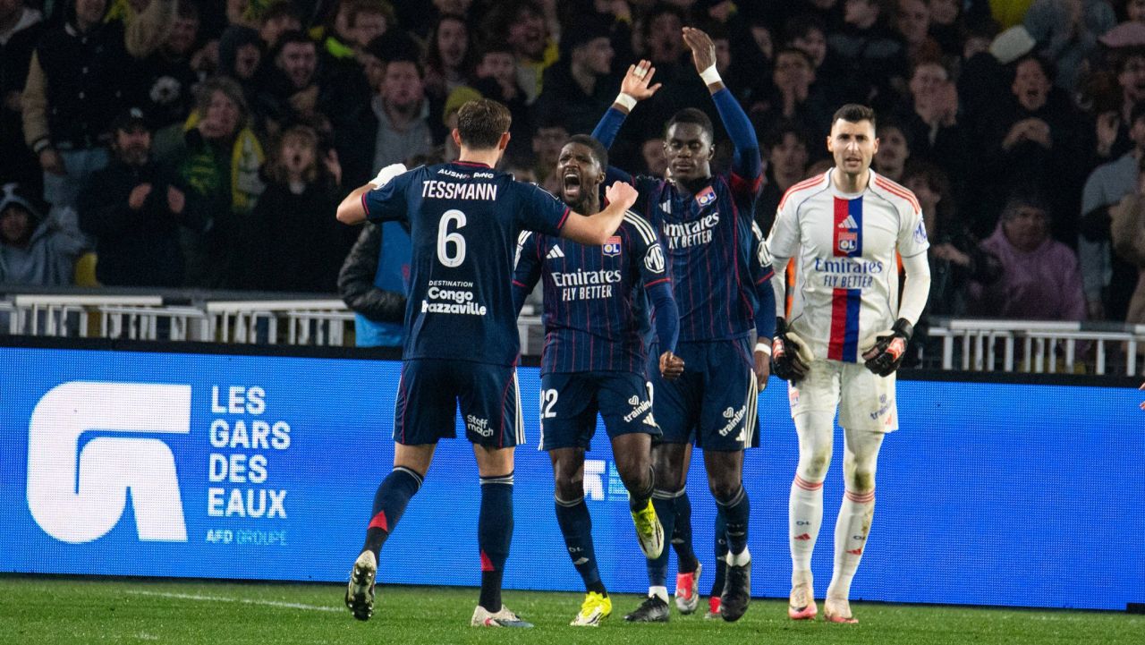 Autogol și schimbări rapide: Lyon se apropie de PSG și Lens în Ligue 1