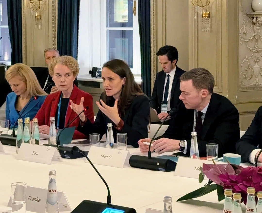 Oana Ţoiu pune accent pe utilizarea fondurilor UE pentru sprijinirea apărării NATO în contextul tensiunilor globale Ministrul Afacerilor Externe al țării noastre, Oana Ţoiu, a reiterat, în cadrul Conferinței de Securitate de la München, importanța utilizării eficiente a fondurilor Uniunii Europene pentru amenajarea capabilităților de apărare în cadrul NATO