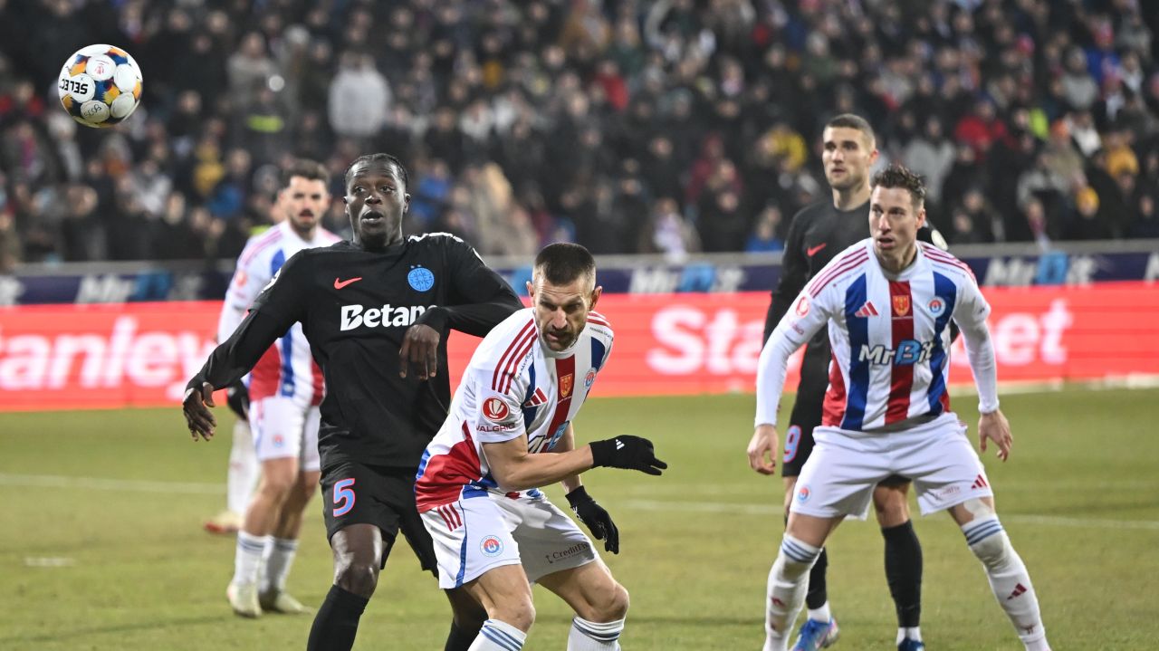 Duel de foc pe Stadionul Oțelul: Oțelul Galați primește vizita lui FCSB Duminică seara, fanii fotbalului din Galați au toate motivele să fie în centrul atenției, când Oțelul Galați se va confrunta cu FCSB într-un meci esențial din etapa a 26-a a Superligii