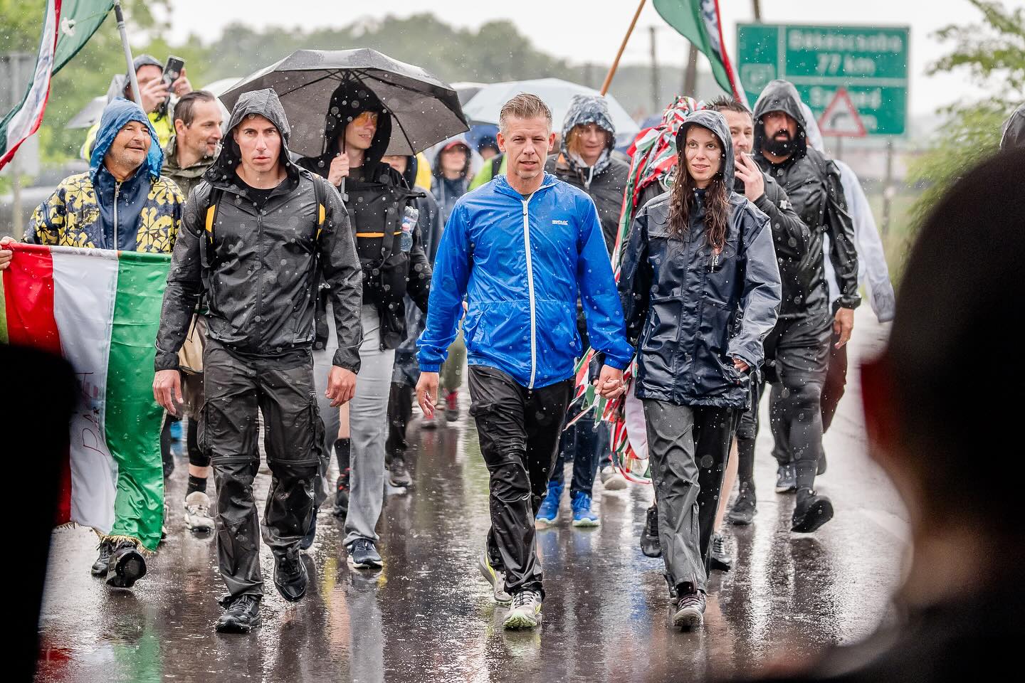 Tisza, partidul de opoziție din Ungaria, anunță un program ambițios pentru reforme economice și geopolitice Tisza, un partid de centru-dreapta care a devenit recent cea mai agregantă forță de opoziție din Ungaria, a publicat sâmbătă un program electoral cuprins pe 240 de pagini, în care își propune măsuri radicale pentru schimbarea direcției țării