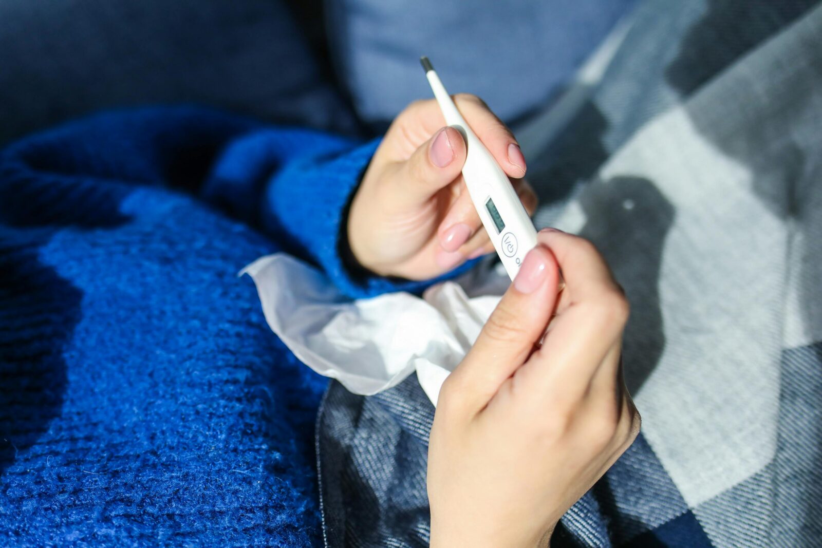 Creșterea alarmantă a cazurilor de infecții respiratorii în România în ultima săptămână a atras atenția autorităților sanitare, în timp ce situația gripelor prezintă o combinație de evoluții oarecum contradictorii: numărul infecțiilor respiratorii generale a crescut, dar cazurile de gripă în București sunt mai scăzute față de etapele anterioare ale sezonului