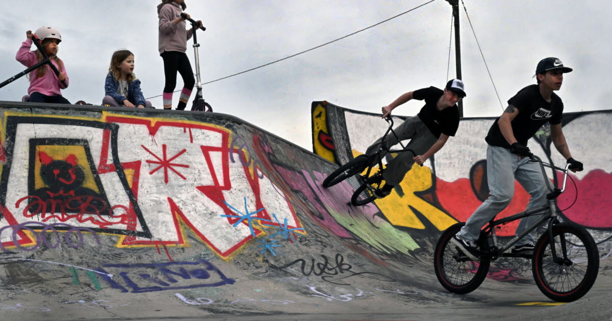 Freestyle la Skatepark: Adrenalină și Talent în Bourg-en-Bresse Pe data de 13 februarie, skateboarderii, cicliștii BMX și pasionații de trotinete au avut ocazia să demonstreze abilitățile lor la skateparkul din Bourg-en-Bresse