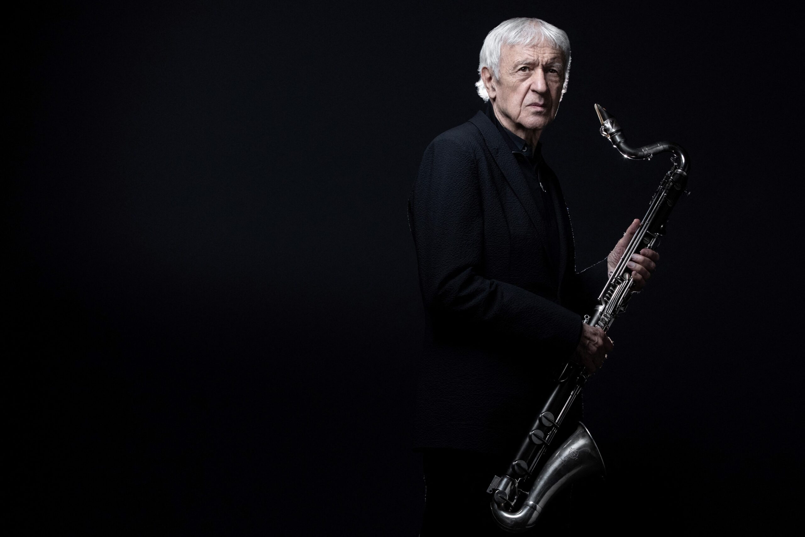 Muzica jazz pierde o legendă: clarinetistul Michel Portal a încetat din viață la vârsta de 90 de ani Clarinistul și saxofonistul francez Michel Portal, una dintre cele mai emblematice figuri ale jazzului european și un artist recunoscut pentru versatilitatea sa, a decedat duminică, la vârsta de 90 de ani
