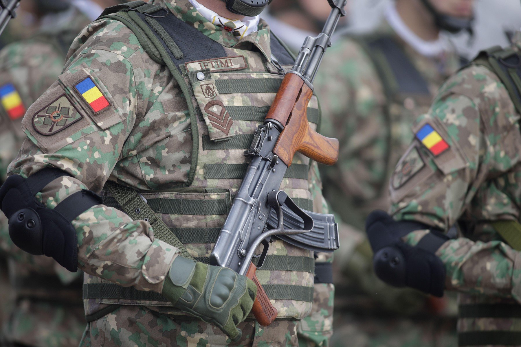 Bolojan: Centrele militare județene vor trece în administrarea Ministerului Apărării din 2027