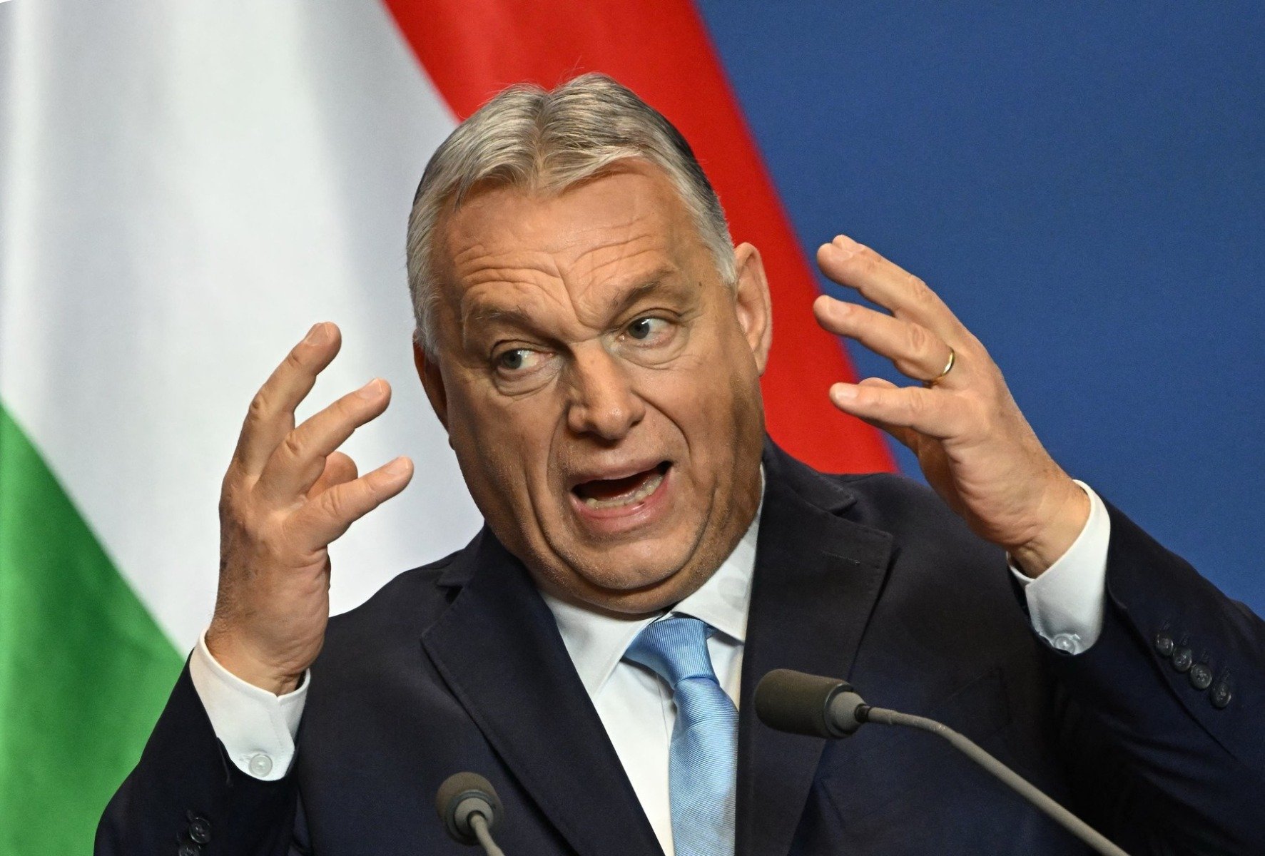 Viktor Orbán acuză Bruxellesul și Kievul de declanșarea unui război diplomatic împotriva Ungariei Tensiunile dintre Ungaria și alianța occidentală, reprezentată de Uniunea Europeană și Ucraina, par să fi escaladat recent, după ce premierul maghiar Viktor Orbán a făcut acuzații dure la adresa Bruxellesului și Kievului