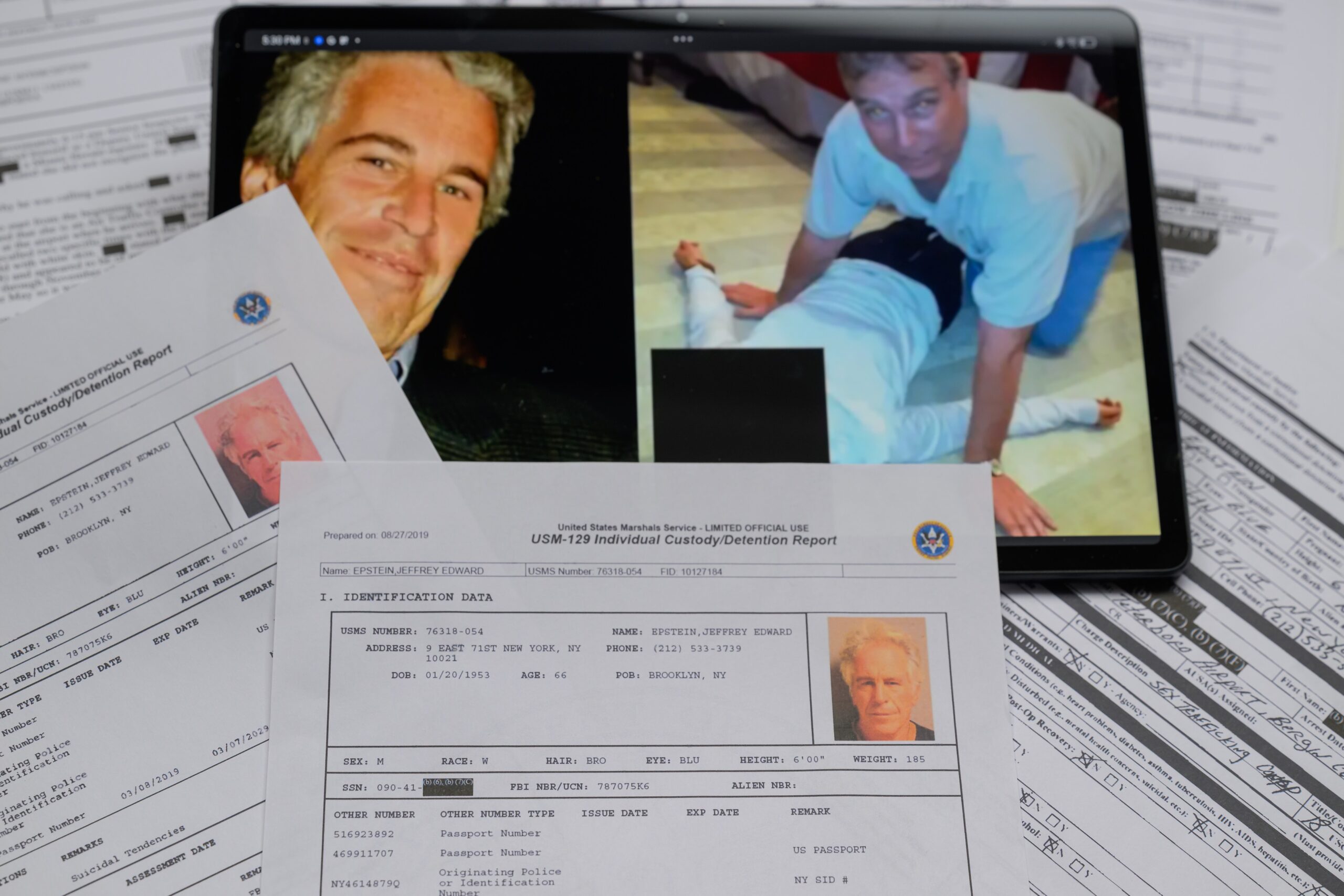 Deputații britanici au adoptat marți o rezoluție istorică, solicitând oficial desecretizarea dosarelor legate de numirea lui Andrew Mountbatten-Windsor în poziția de emisar comercial al Regatului Unit