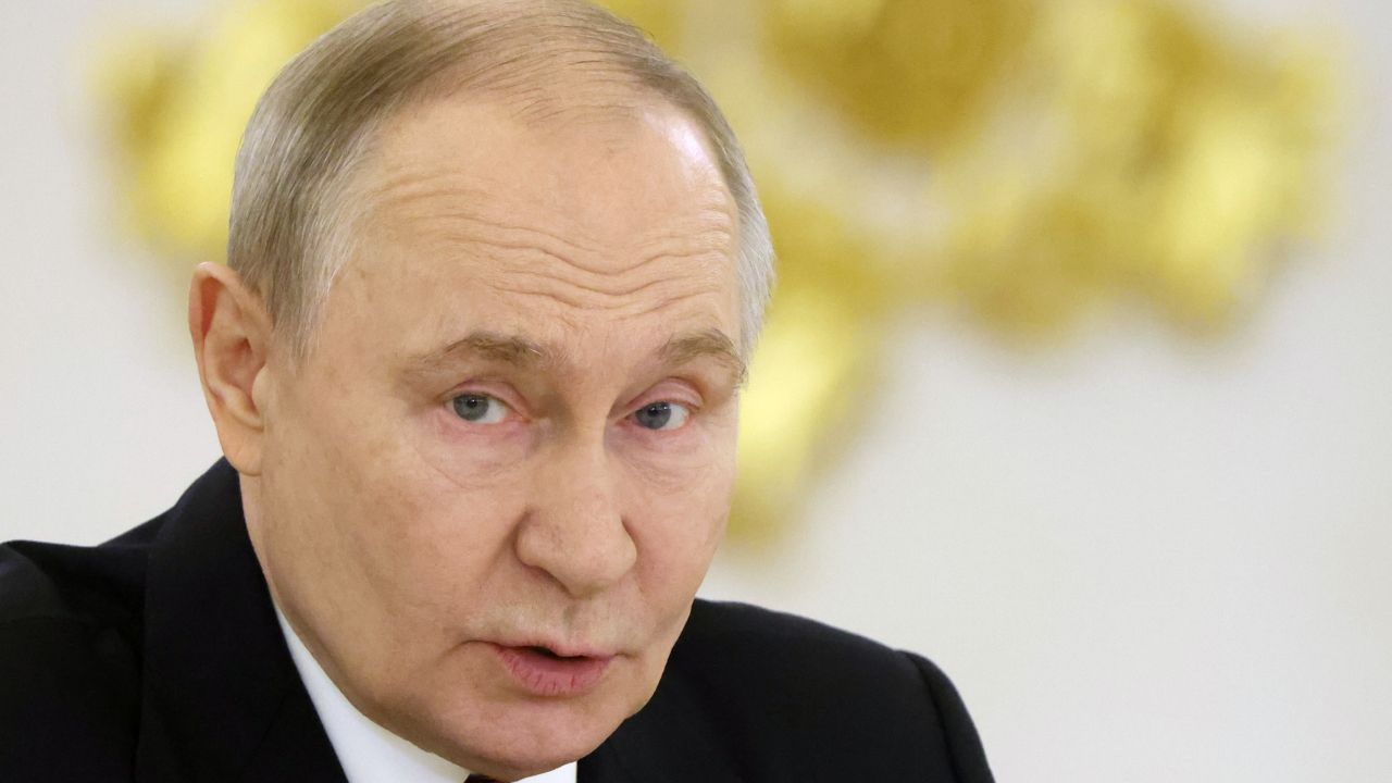 Invazia Ucrainei, o „pată neagră” în istoria omenirii Invazia Ucrainei de către Rusia a marcat nu doar un conflict militar, ci și o profundă rană în umanitate, lăsând în urmă un șir de suferințe și pierderi de vieți omenești