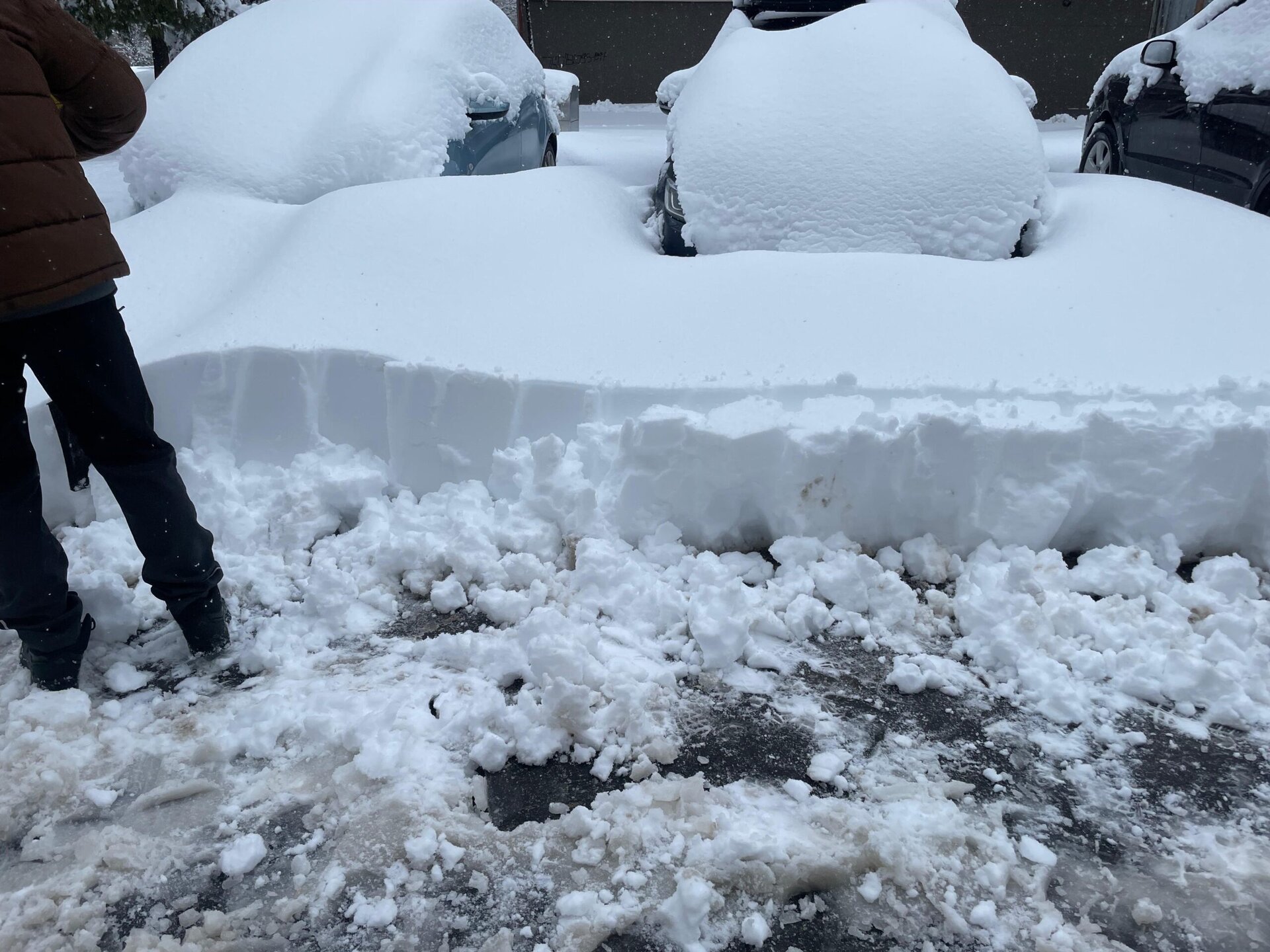 ANM anunță zăpadă dublă în București, peste 50 cm; primarii recomandă evitarea deplasărilor