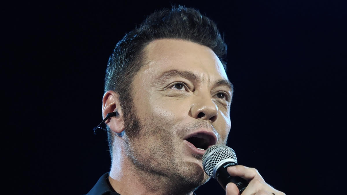 Tiziano Ferro, superstar la Sanremo, dar criticat pe rețelele sociale Tiziano Ferro a deschis a 76-a ediție a Festivalului de la Sanremo cu un spectacol de excepție, interpretând un medley din cele mai cunoscute hituri ale sale