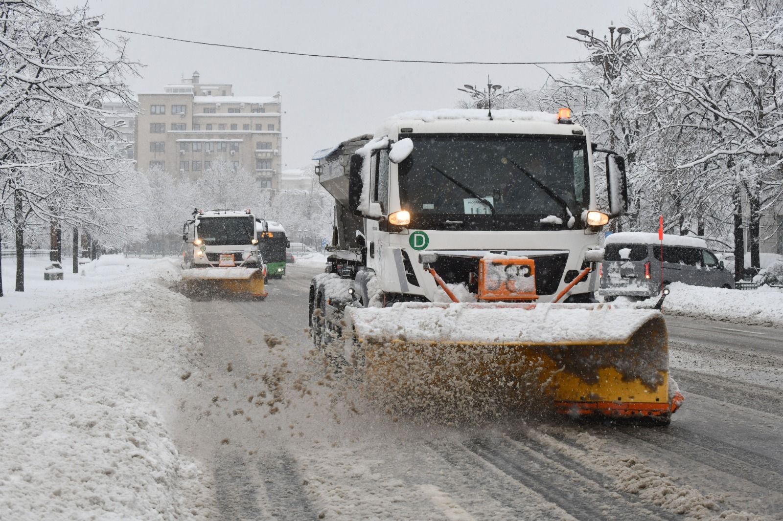 Operatorii de salubritate din București, acuzați de raportări false privind utilajele și forța de muncă pentru deszăpezire Primăria Capitalei anchetează acuzațiile privind manipularea datelor legate de intervențiile de deszăpezire, după ce s-a descoperit că operatorii de salubritate din oraș ar fi declarat în mod fals numărul de utilaje și angajați folosiți în acțiunile de dezodopupare a străzilor din București