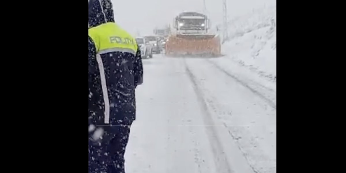 zapada-drumuri-deszapezire-frig-politie-drum-inchis.jpg - Presa360