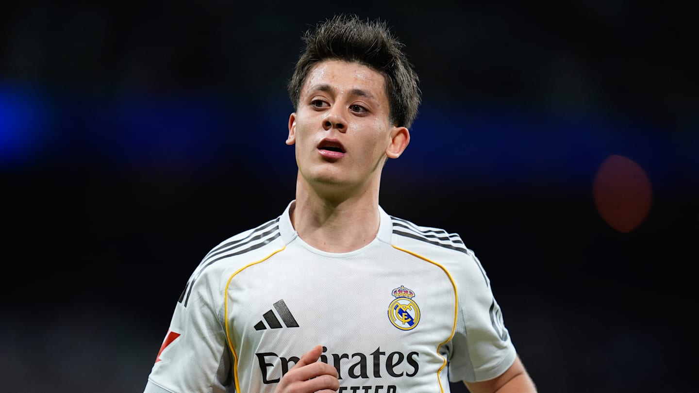 Arda Güler, revelația sezonului la Real Madrid: produsul surpinzător al unei echipe blazate de accidentări Sezonul actual al Real Madrid devine unul dintre cele mai complicate din ultimele decenii, fiind marcat de valuri infinite de accidentări