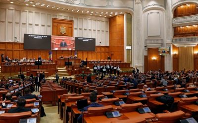Scandal în Parlament pe bugetul Muncii: vot contestat și blocaj în comisiile de specialitate Debatescripționate și tensionate au fost, joi, în Parlamentul României, după ce votul asupra unui amendament crucial din cadrul legii bugetului pe anul în curs a declanșat un scandal fără precedent în comisiile de buget și finanțe