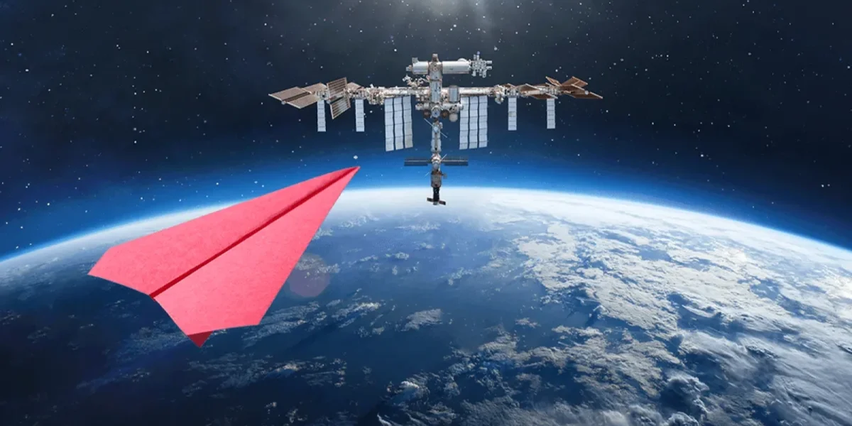 De ce poate un avion de hârtie lansat din Stația Spațială Internațională?